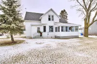 5 Mi to Point Beach State Forest: Home w/ Fire Pit - 3-Star
