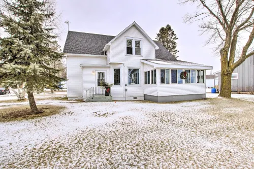 5 Mi to Point Beach State Forest: Home w/ Fire Pit - 3-Star