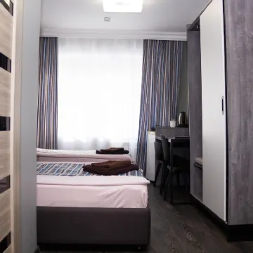 Hotel Tahar โรงแรมใกล้มหาวิหารเซนคอฟ