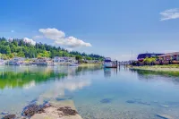 Whidbey Island Oasis Walk to Beach, Hot Tub, View - parking