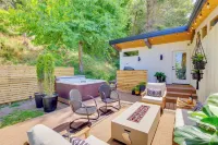 Whidbey Island Oasis Walk to Beach, Hot Tub, View - parking