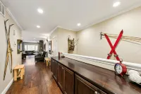 Mountain Retreat with Modern Decor and Air Conditioning - Charming Haven