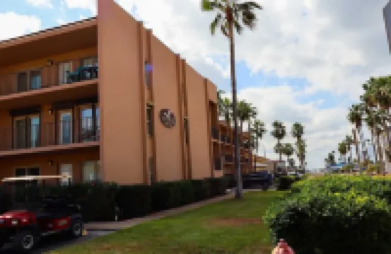 Beachview 206 Minium 2 Bedroom Condo by RedAwning