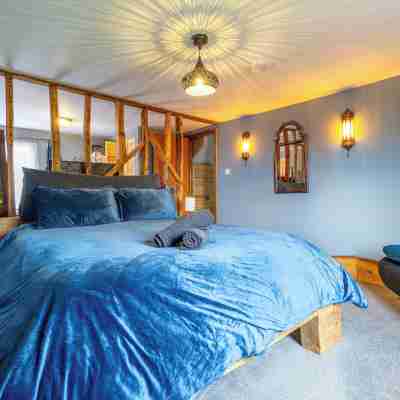 Rustic and Quirky Comfortable Cottage with Hot Tub Rooms