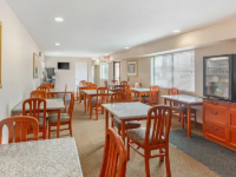 Quality Inn & Suites Oceanside Near Camp Pendleton Hotels in Oceanside