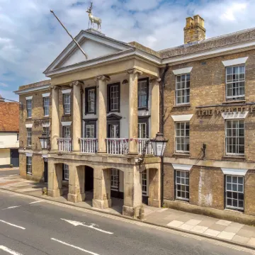 索爾茲伯裡懷特哈特美居飯店公寓 索爾茲伯裡附近的飯店