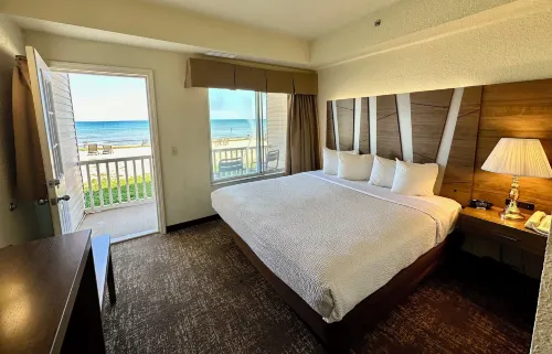 Mackinaw Beach and Bay Inn & Suites