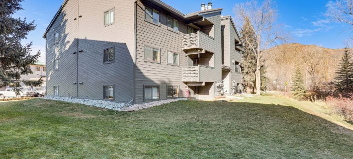 Cozy Avon Condo w/ Grill: Walk to Ski Shuttle Ξενοδοχεία στην πόλη Avon
