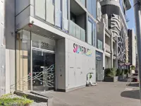 Modern 1-Bed Apartment Close to Attractions
