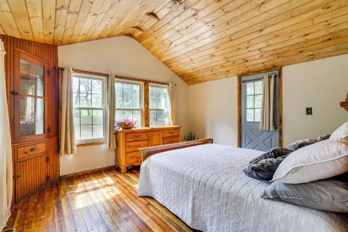 Ski, Swim, Relax: Old-fashioned Poconos Getaway - Maalaistalo
