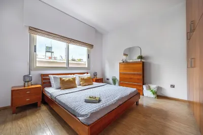 Lena Court - Spacious 3bdr, City Views & Large Balcony Hotel di 