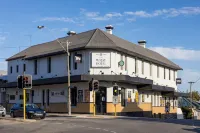 The Beaconsfield Hotel Hotels in Murdoch