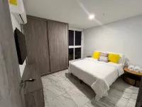 Balboa Avenue Sky Suites - Mountain view