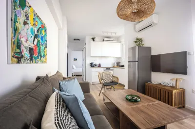 Bright Stylish 2Br l Acropolis View Balcony l King Bed Neos Kosmos/네오스 코스모스 호텔