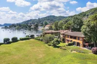 Lakefront Holiday Home