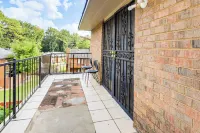 Easy ATL Access: Suburban Home Base w/ Patio - balcony