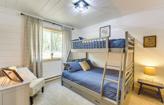 Lake Days, Links & Trails! Danbury Cottage