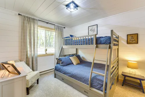 Lake Days, Links & Trails! Danbury Cottage - Wifi