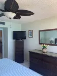 Breathtaking Ocean view 14th floor condo, 10 minutes from the airport