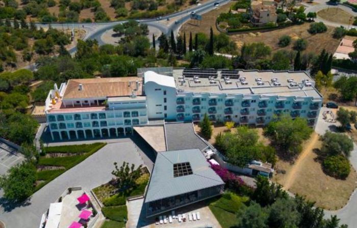 Ozadi Tavira Hotel