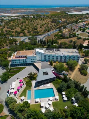 Ozadi Tavira Hotel