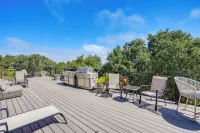 Vallejo Home w/ Spacious Deck, Hot Tub & Views