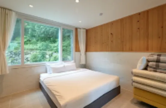 Geojedo Hillstory Kids Pool Villa โรงแรมใกล้สวนสนุกเเมงจงจุค