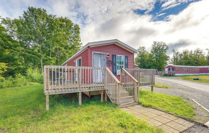 Cozy Cassopolis Cabin, Near Parks and Golfing!