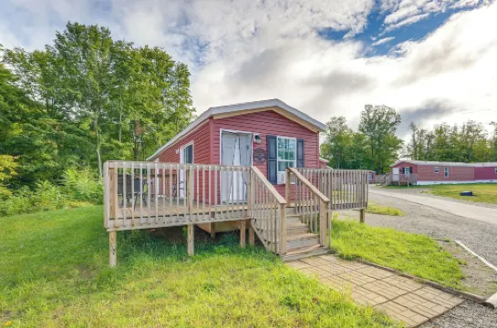 Cozy Cassopolis Cabin, Near Parks and Golfing!