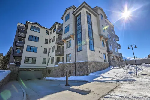 Winter Park Condo w/ Fireplace - 4 Mi to Slopes! - que admiten mascotas