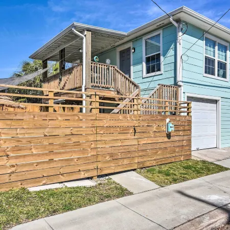 Galveston Retreat w/ Backyard & Patio!