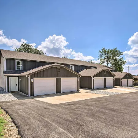 Pet-Friendly Abode, Walk to Table Rock Lake!