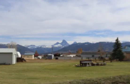 Cozy 3-Bedroom Cabin in Driggs