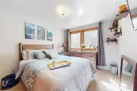 Walk to Water! Foster Lake Family Home w/ Hot Tub - 3성급