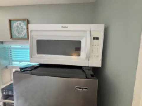 Amazing Private Suite Large Bathroom 3.3mi to Beach Close 2 Everything Updated