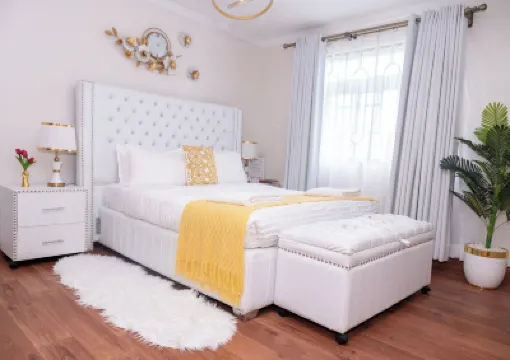 Hazel's Condo-Luxury 3Br w/ Pool & Gym Hotels in 