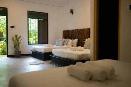 Banana Bunks Mirissa