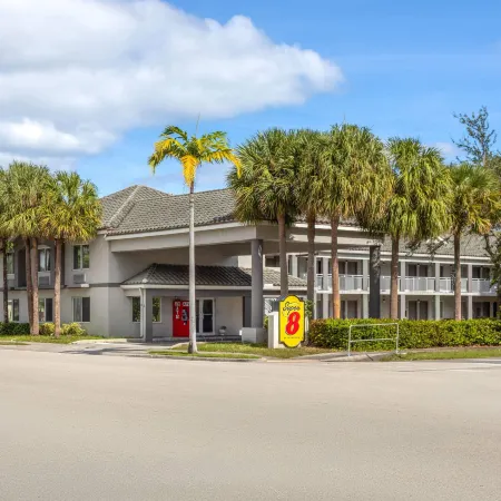 Super 8 by Wyndham Dania/Fort Lauderdale Arpt