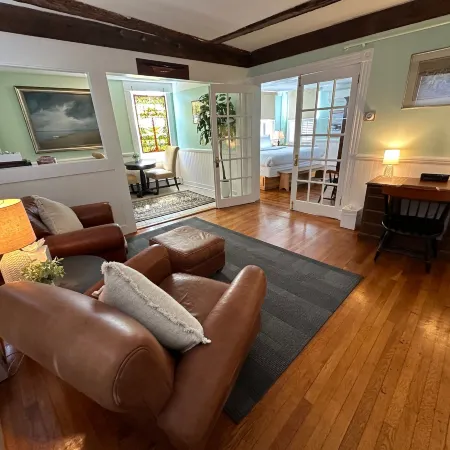 Private Historic Inn Downtown Newport