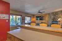 Ski and Unwind Fireside Main St Condo in Tannhauser - Pet friendly