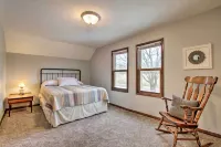 Wisconsin River Valley Farmhouse Fire Pit and View - Wi-Fi