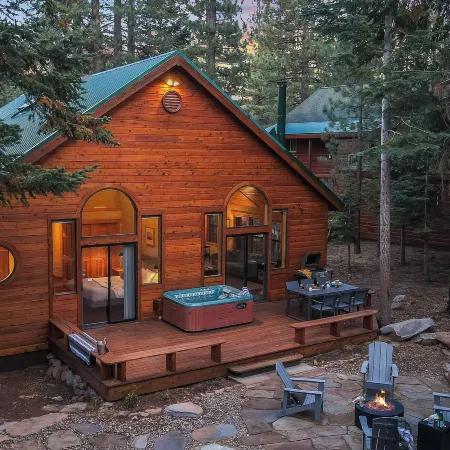 Cherrywood Gorgeous Cottage Surrounded by Pine Trees w/ Hot Tub