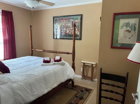 Cheerful three bedroom on beautiful Platte River