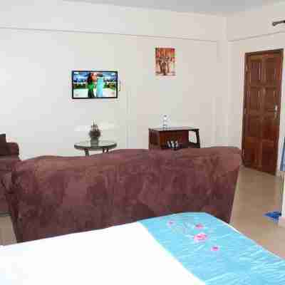 Meru Paramount Hotel Rooms