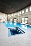 Modern 2Br Indoor Pool Near NYC & MetLife
