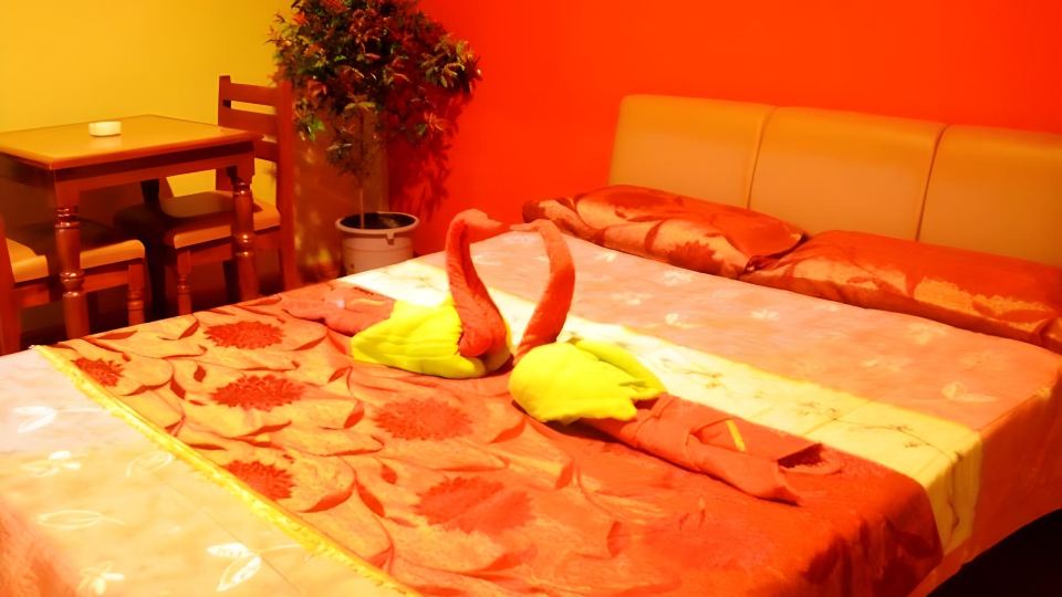Rainbow Romanz Garden Inn