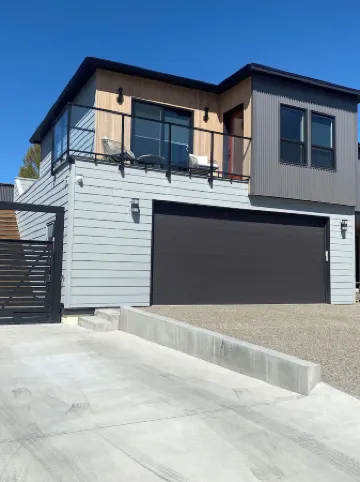 City Edge Retreat | Naramata Wine Gateway | Wine, Lake, Repeat