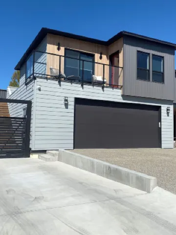 City Edge Retreat | Naramata Wine Gateway | Wine, Lake, Repeat