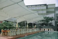 Grage Grand Business Hotel Cirebon - Pools