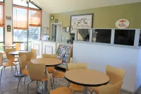 Super 8 by Wyndham Wells - Wifi